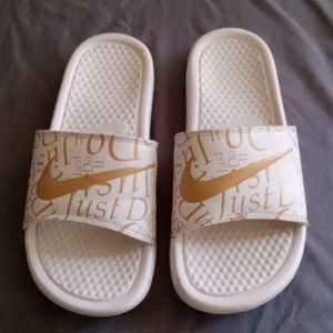 WOMEN SLIDES